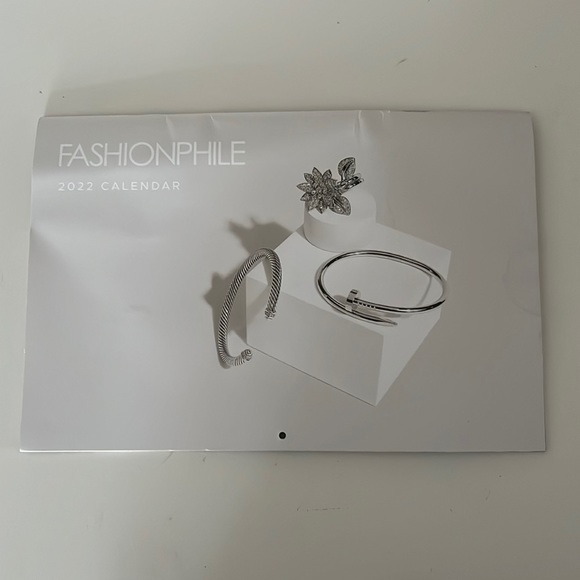 FASHIONPHILE 2022 Calendar - Picture 2 of 11